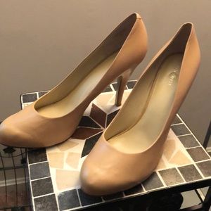 Nude leather Nine West pumps